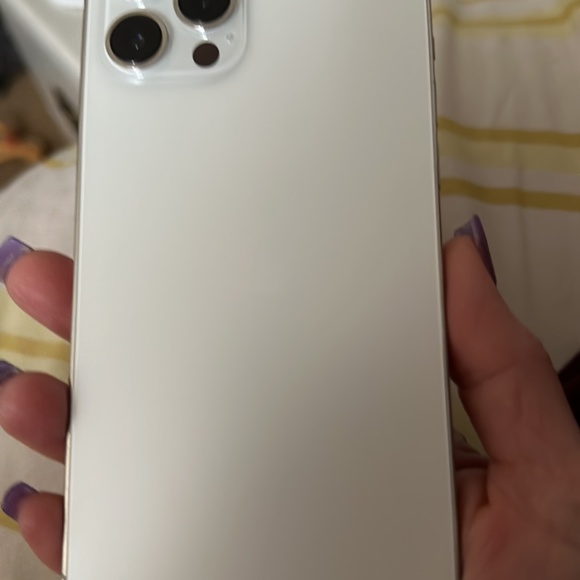 IPhone 12 Pro Max - Picture 2 of 3